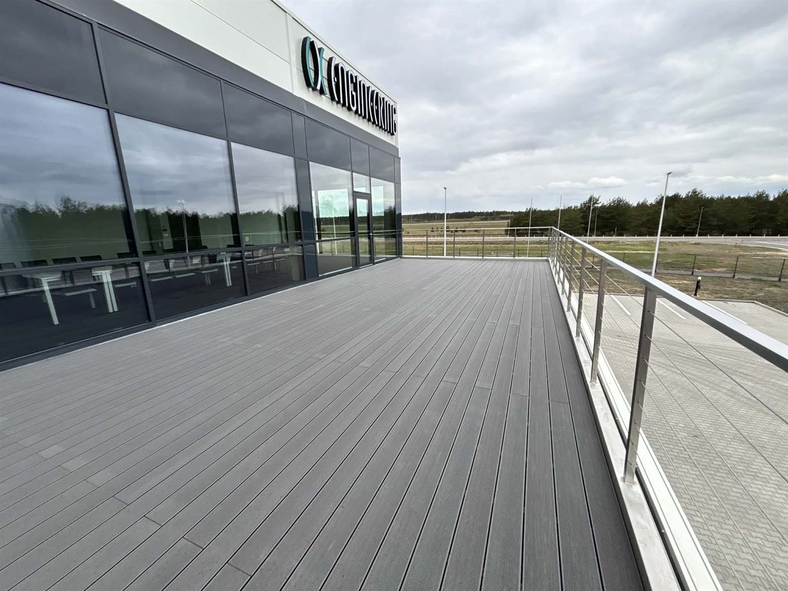 Realizacja Ad Astra Constructions — taras kompozytowy z balustradą